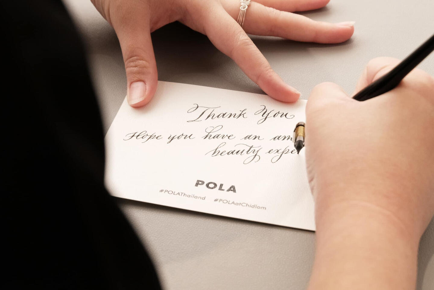 บริการเขียน Calligraphy ณ โพลา ไทยแลนด์ สาขาเซ็นทรัลชิดลม