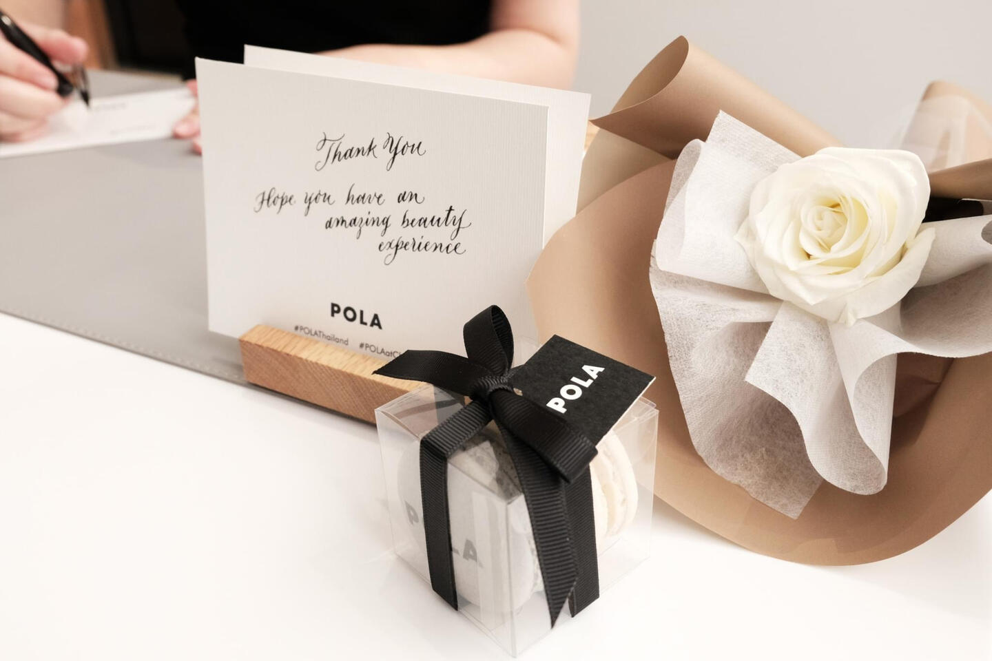 บริการเขียน Calligraphy ณ โพลา ไทยแลนด์ สาขาเซ็นทรัลชิดลม