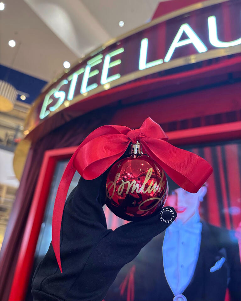 Live Calligraphy Service at Estēe Lauder Christmas Pop-up Store