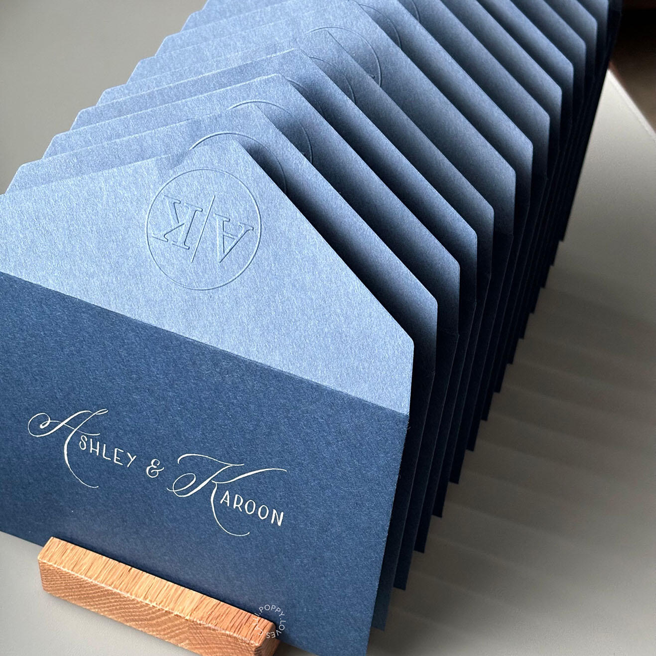 จ่าหน้าซองจดหมาย เขียนชื่อผู้รับด้วยสไตล์ Calligraphy